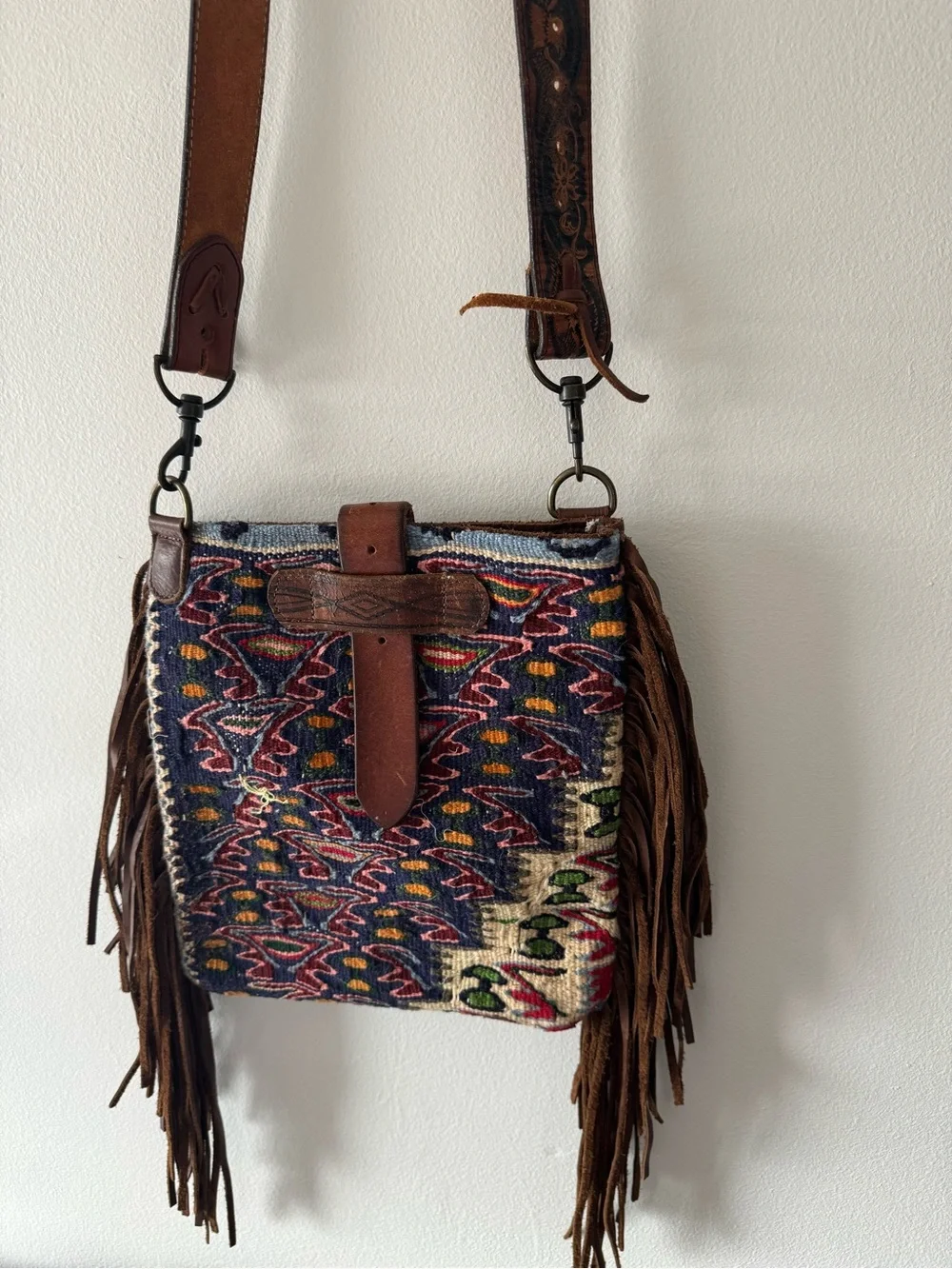 McFadin Boho Fringe Woven Crossbody Bag in Multicolor - Picture 3 of 6